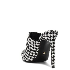 Raye Houndstooth closed toe 4.5“ heels